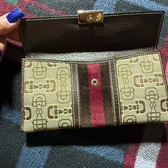 Gucci Beige and Burgundy Wallet/Clutch Like New! - Picture 10 of 11
